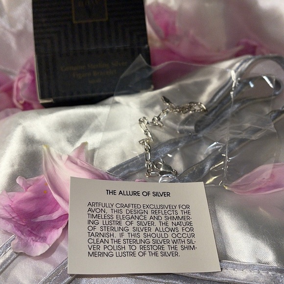 Vintage Avon 1995 Sterling Figaro Sterling Silver (made in Italy) Small Bracelet - Picture 1 of 5